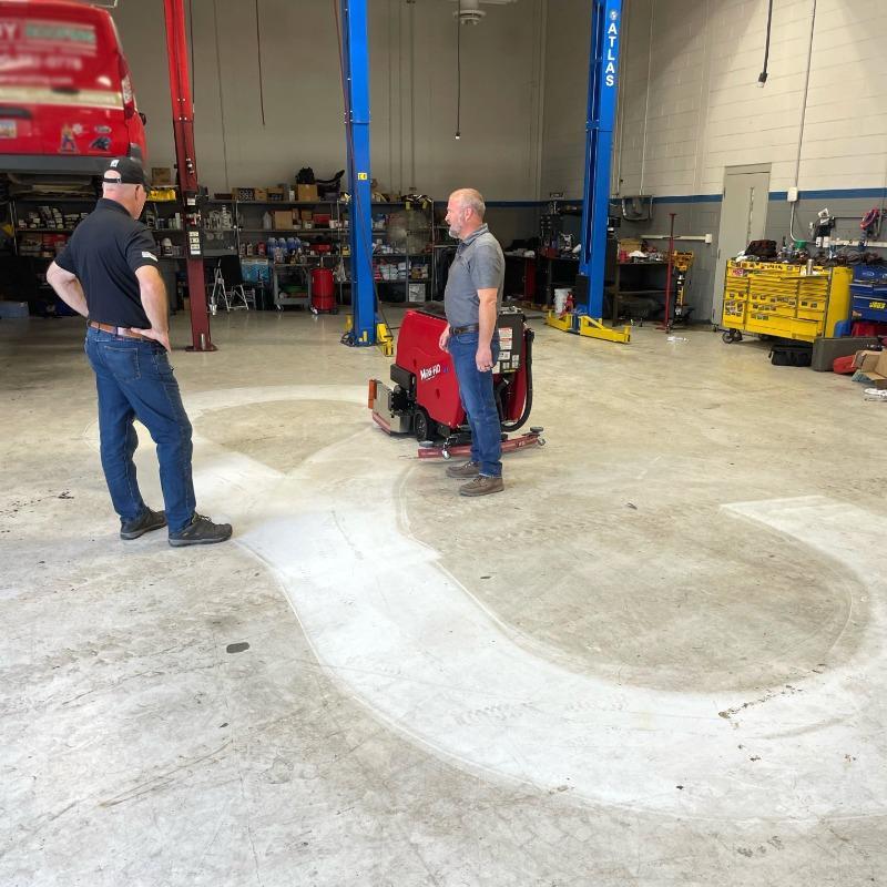 Tomcat Stand On Floor Scrubbers Rival service bay epoxy - https://assets.tomcatequip.com/demoImages/2025/april/Rival-Stand On Floor Scrubbers-service bay-epoxy-USA-646.jpg - 800 - 800 - 646 A Tomcat Rival Stand On Floor scrubber cleaning epoxy in North Carolina at an Auto Repair facility